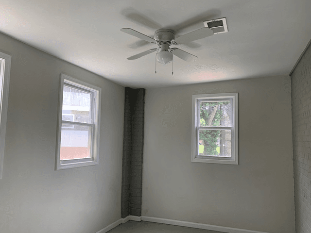 Washington Apartment: 3035 30th St SE