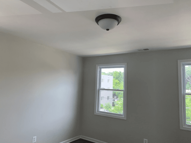 Washington Apartment: 3035 30th St SE