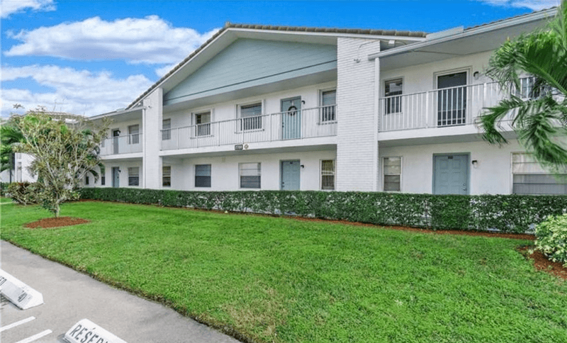 Coral Springs Condo: 2700 Forest Hills Blvd