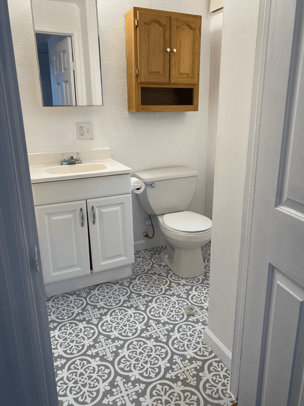 Salem House: 390 22nd St SE