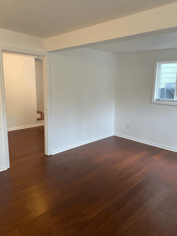 Salem House: 390 22nd St SE