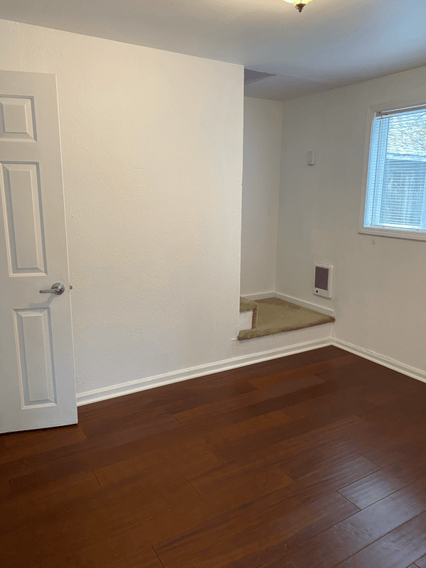 Salem House: 390 22nd St SE