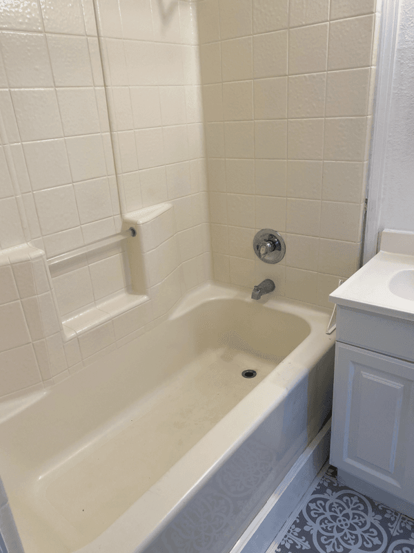 Salem House: 390 22nd St SE
