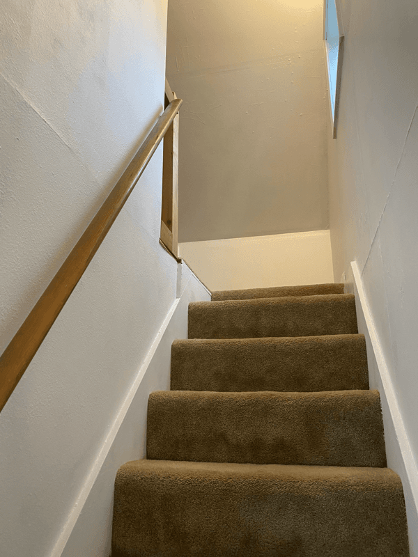 Salem House: 390 22nd St SE