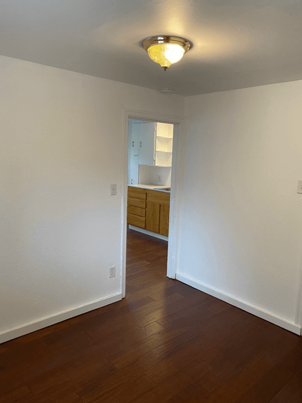Salem House: 390 22nd St SE