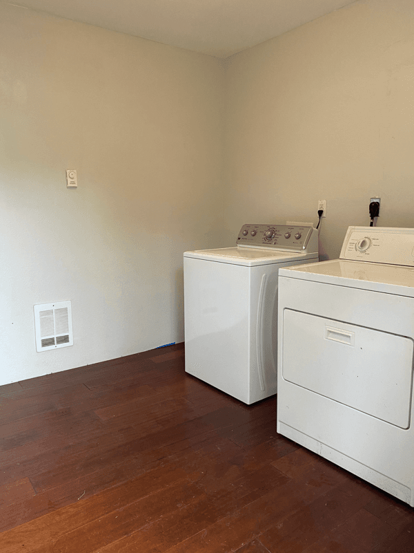 Salem House: 390 22nd St SE