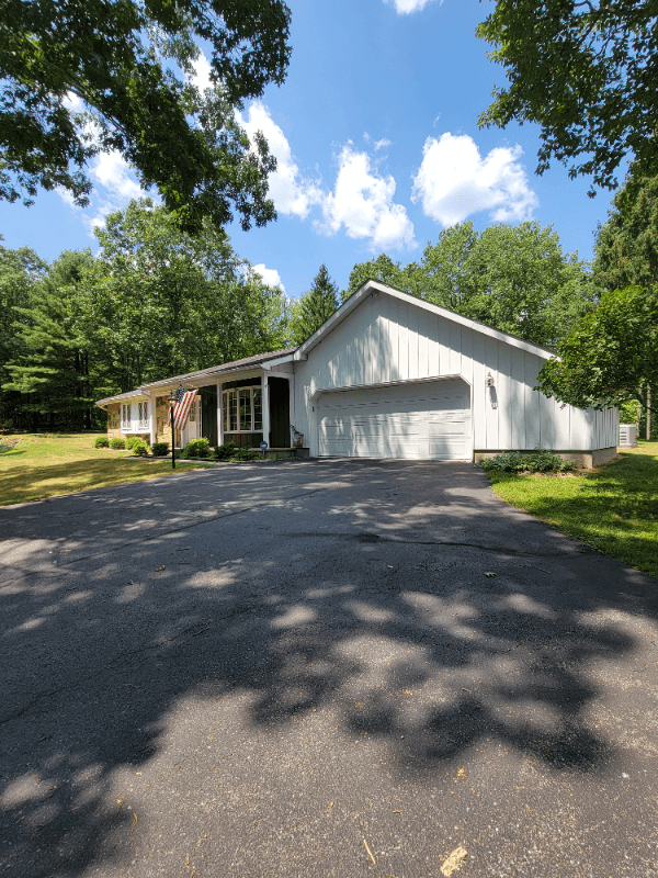 East Stroudsburg House: 335 Colgate Lane
