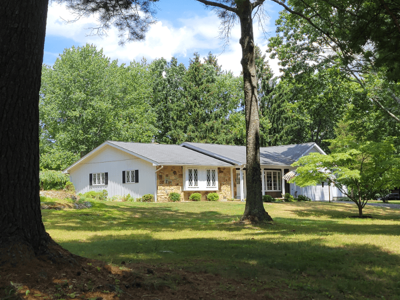 East Stroudsburg House: 335 Colgate Lane