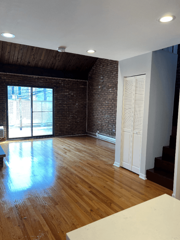 Chicago Apartment: 2233 N Lincoln Ave
