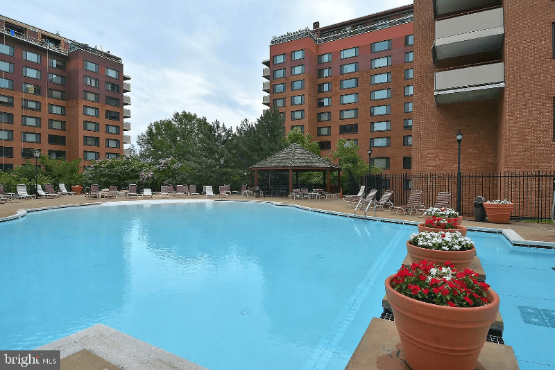 Arlington Condo: 1021 Arlington Blvd