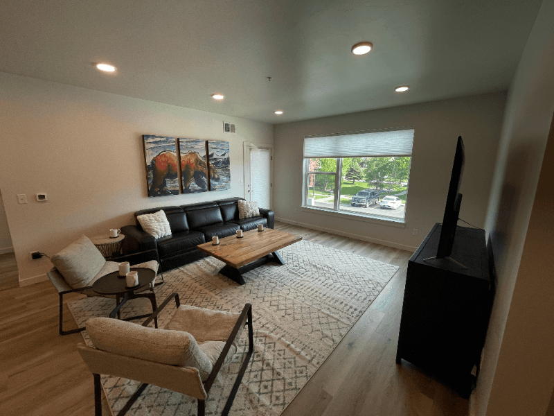 Livingston House: 2221 Willow Drive
