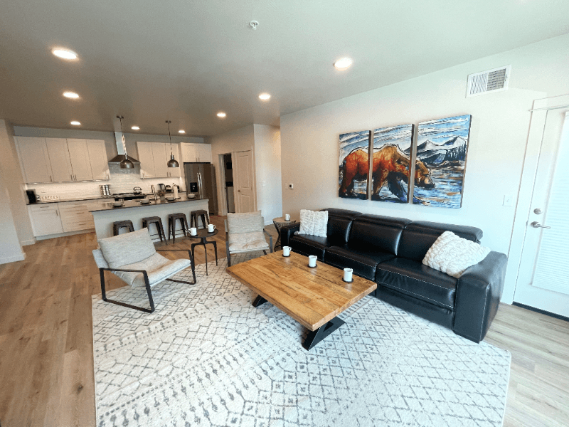 Livingston House: 2221 Willow Drive