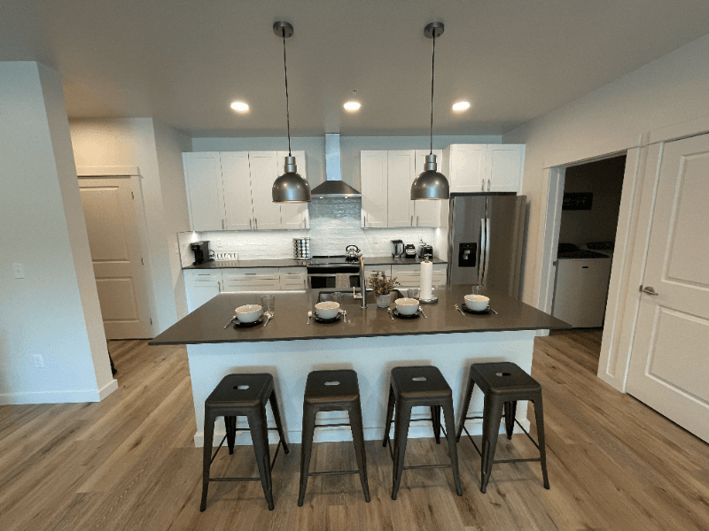 Livingston House: 2221 Willow Drive