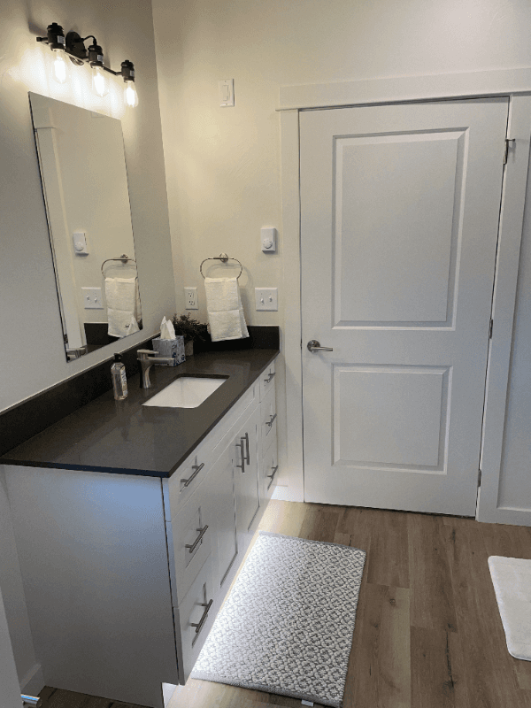 Livingston House: 2221 Willow Drive