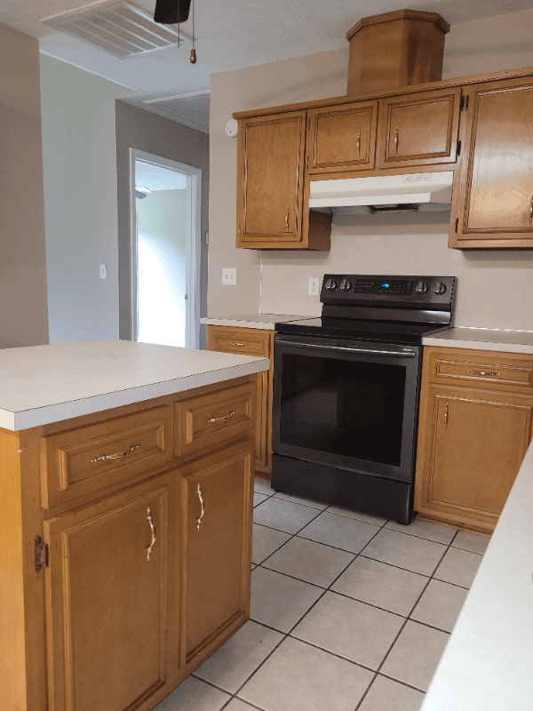 Phenix City House: 375 Lee Road 238