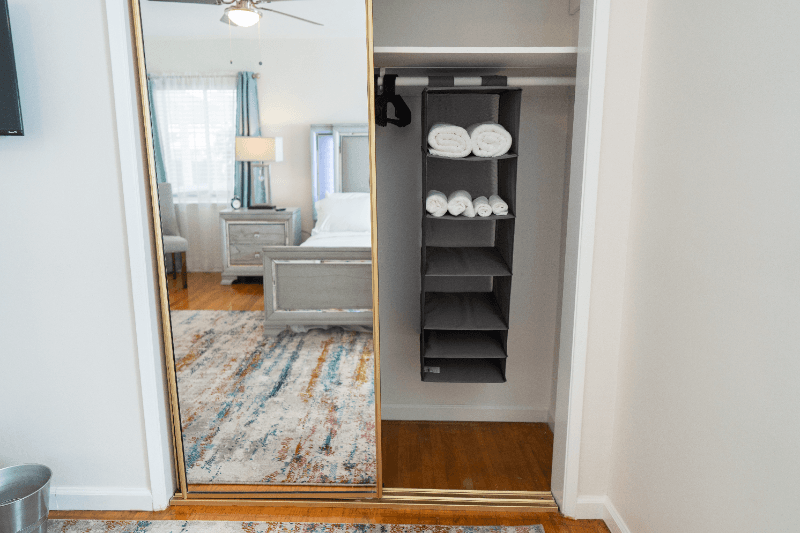 FULLERTON House: 1406 W ROBERTA AVE