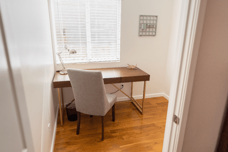 FULLERTON House: 1406 W ROBERTA AVE