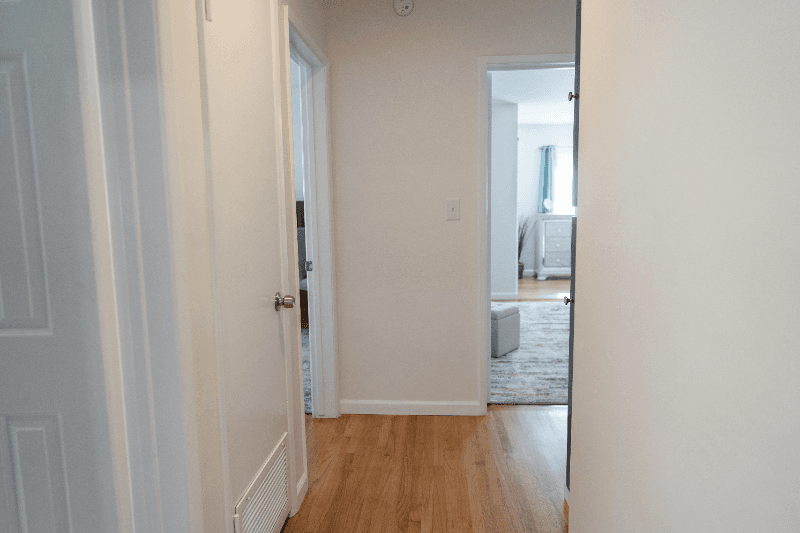 FULLERTON House: 1406 W ROBERTA AVE