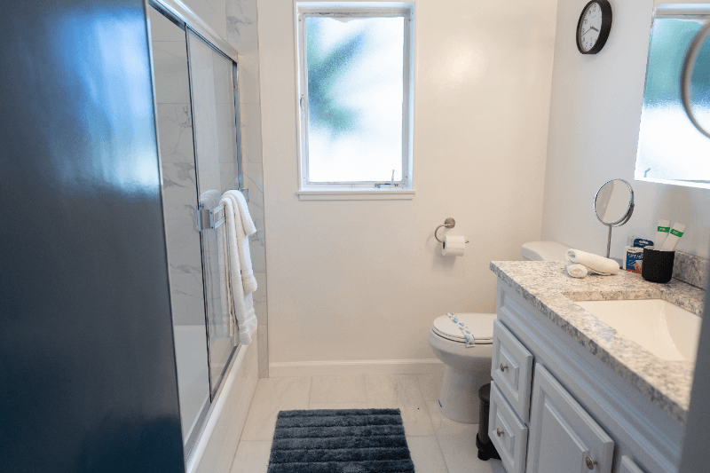 FULLERTON House: 1406 W ROBERTA AVE