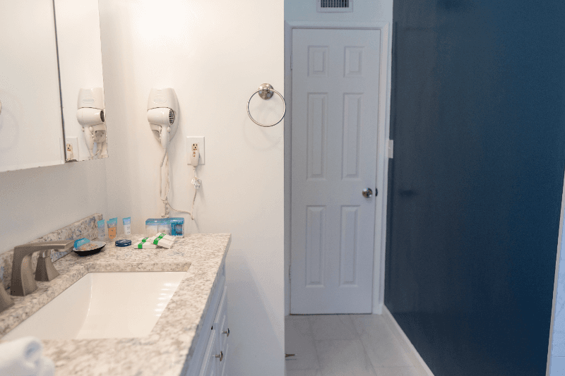 FULLERTON House: 1406 W ROBERTA AVE