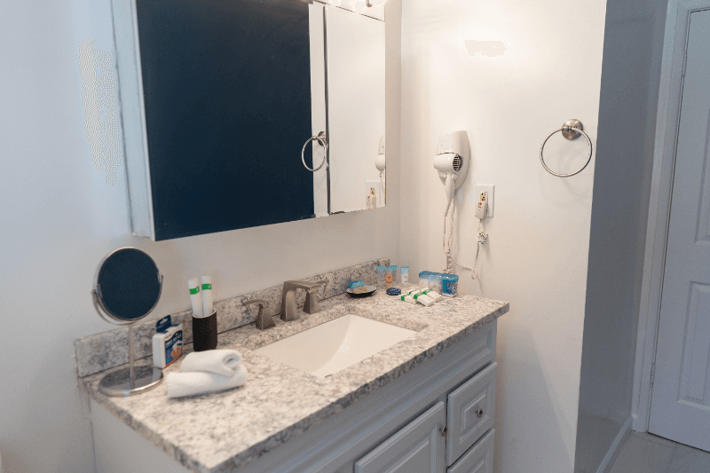 FULLERTON House: 1406 W ROBERTA AVE
