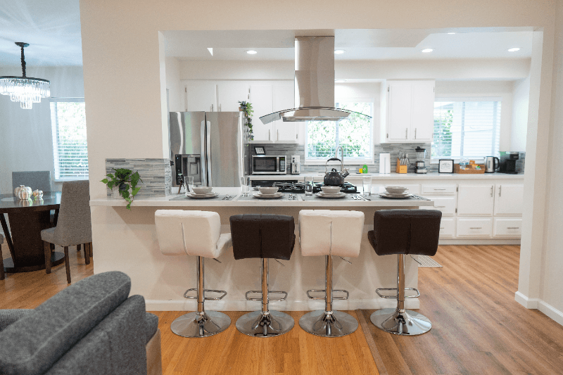 FULLERTON House: 1406 W ROBERTA AVE
