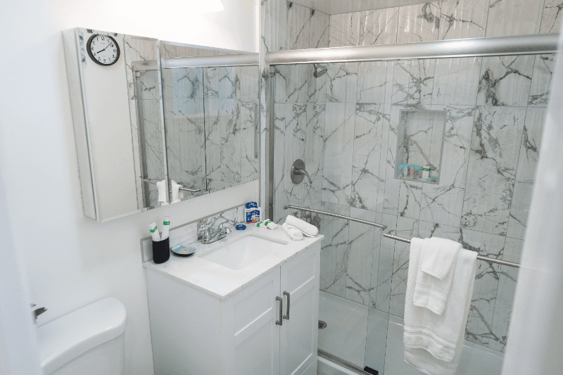 FULLERTON House: 1406 W ROBERTA AVE