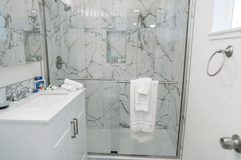 FULLERTON House: 1406 W ROBERTA AVE