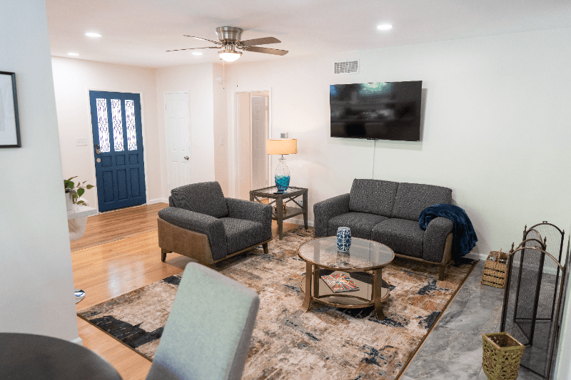 FULLERTON House: 1406 W ROBERTA AVE