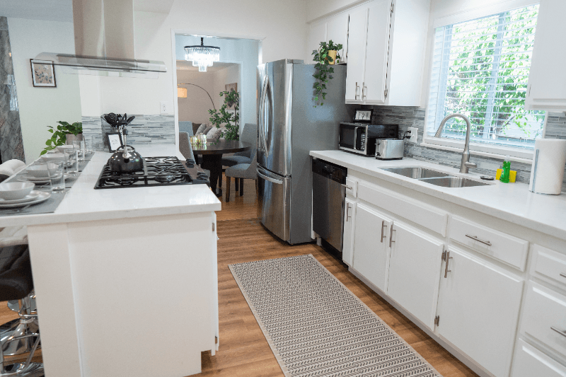 FULLERTON House: 1406 W ROBERTA AVE
