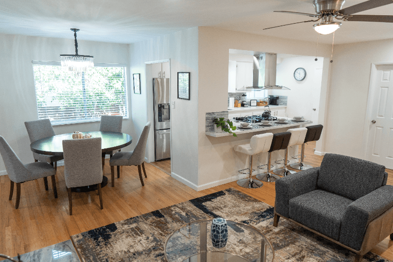 FULLERTON House: 1406 W ROBERTA AVE