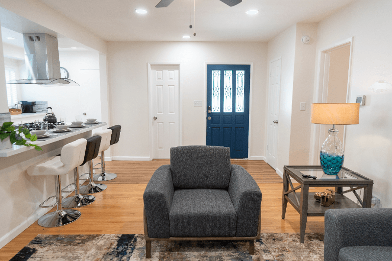 FULLERTON House: 1406 W ROBERTA AVE