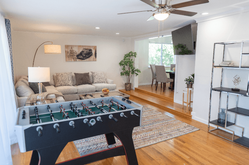 FULLERTON House: 1406 W ROBERTA AVE
