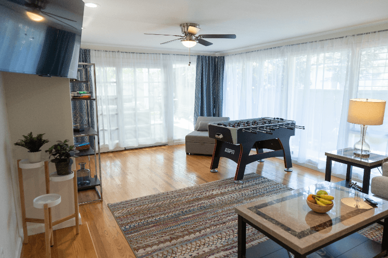FULLERTON House: 1406 W ROBERTA AVE