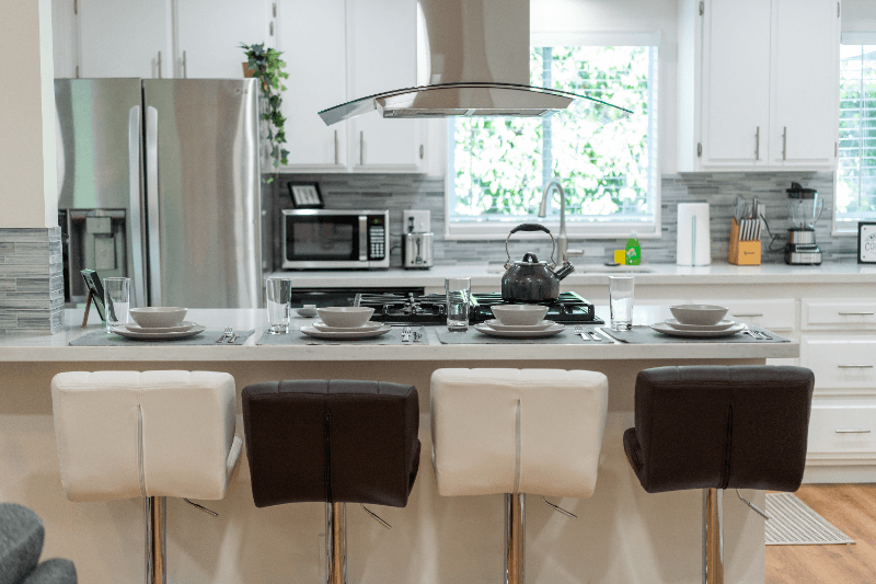 FULLERTON House: 1406 W ROBERTA AVE