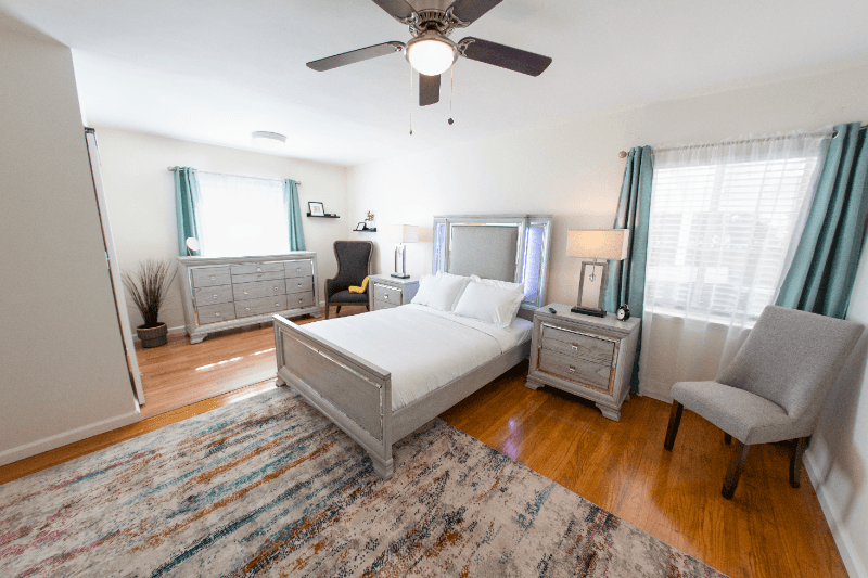 FULLERTON House: 1406 W ROBERTA AVE