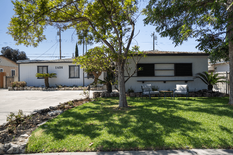 FULLERTON House: 1406 W ROBERTA AVE