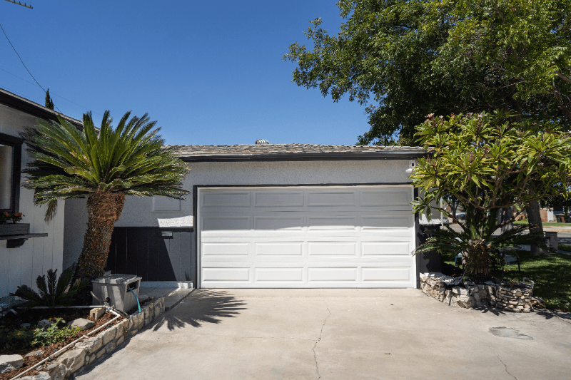 FULLERTON House: 1406 W ROBERTA AVE