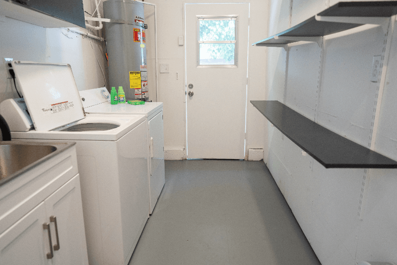 FULLERTON House: 1406 W ROBERTA AVE