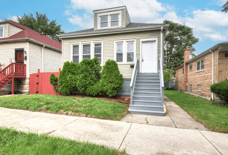 Chicago House: 9319 S Clyde Ave