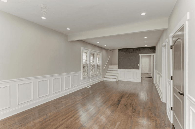 Chicago House: 9319 S Clyde Ave
