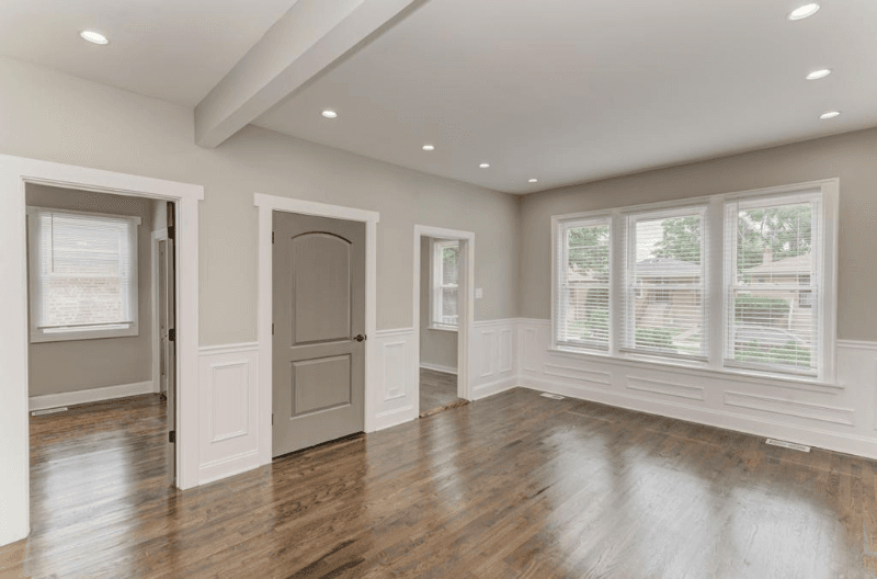 Chicago House: 9319 S Clyde Ave