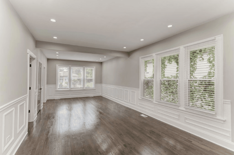 Chicago House: 9319 S Clyde Ave