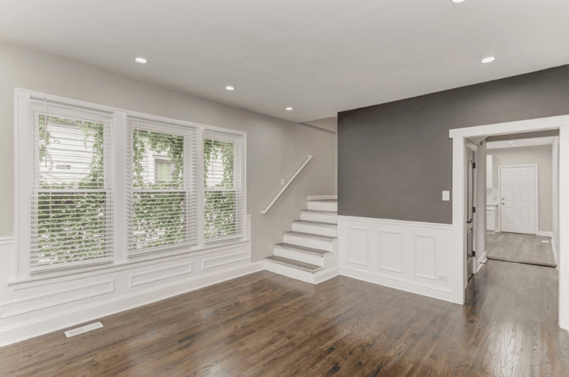 Chicago House: 9319 S Clyde Ave