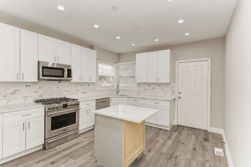 Chicago House: 9319 S Clyde Ave