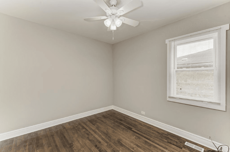Chicago House: 9319 S Clyde Ave