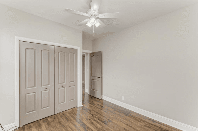 Chicago House: 9319 S Clyde Ave