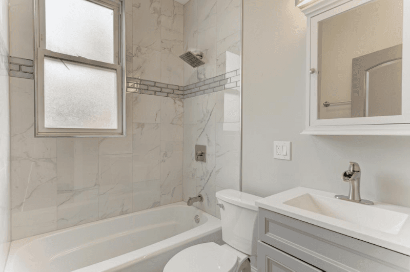 Chicago House: 9319 S Clyde Ave
