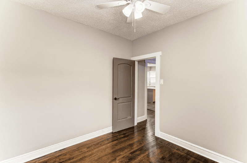 Chicago House: 9319 S Clyde Ave