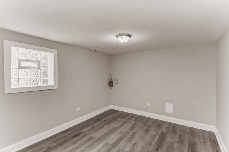 Chicago House: 9319 S Clyde Ave